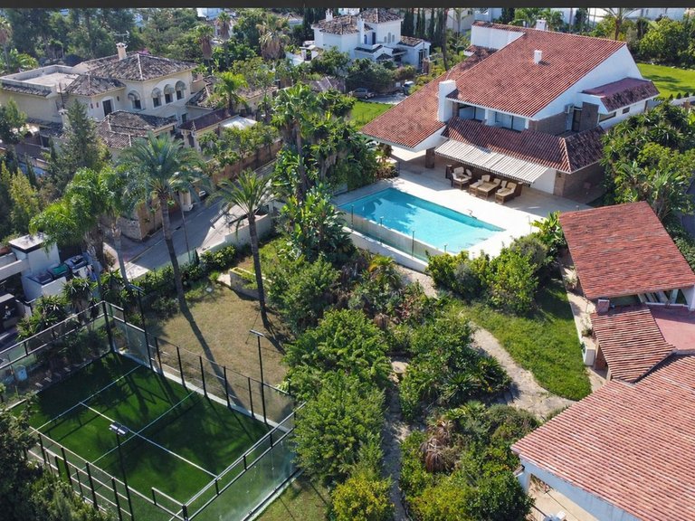 Villa for Sale in Puerto Banús, Malaga 8
