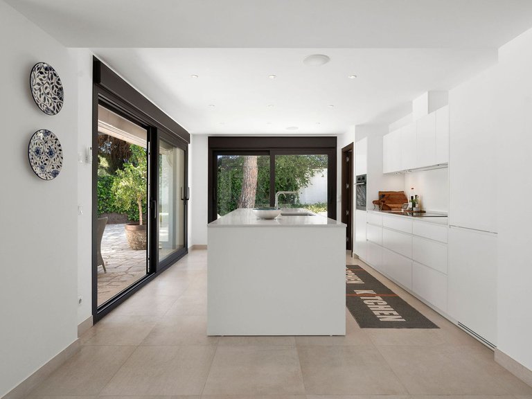 Villa for Sale in Nueva Andalucía, Malaga 10