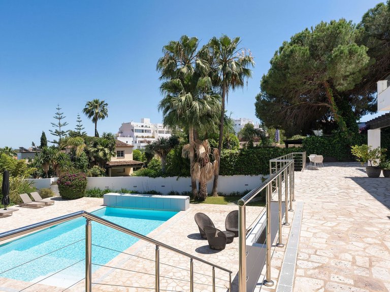 Villa for Sale in Nueva Andalucía, Malaga 14