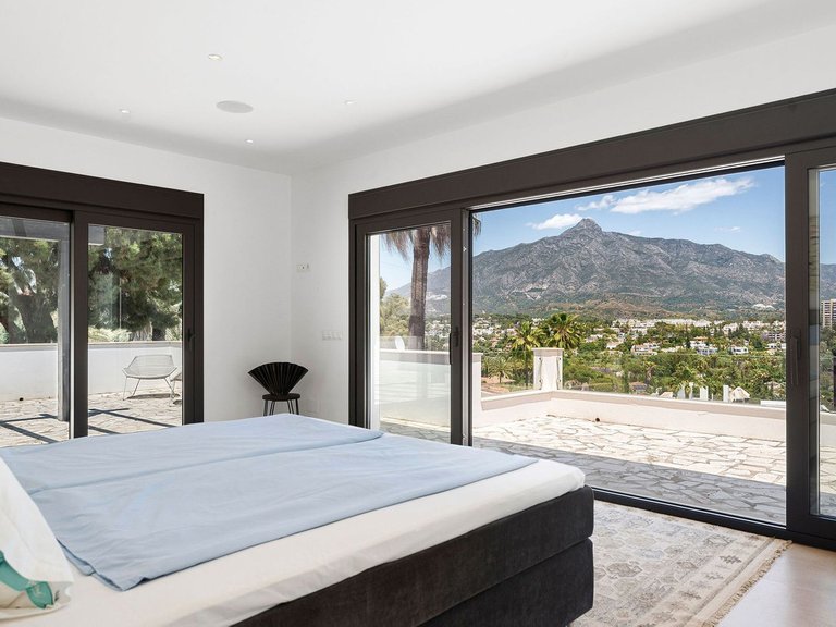 Villa for Sale in Nueva Andalucía, Malaga 18