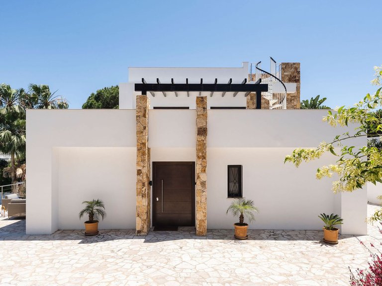 Villa for Sale in Nueva Andalucía, Malaga 2