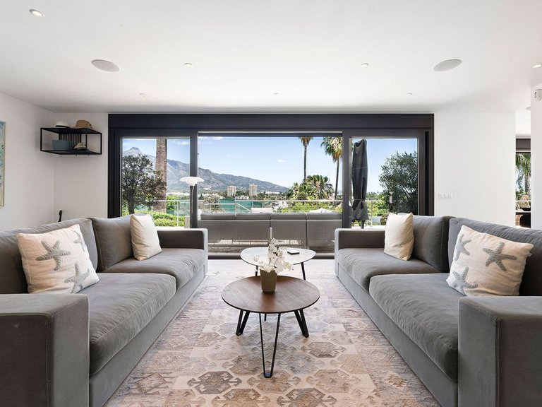 Villa for Sale in Nueva Andalucía, Malaga 3
