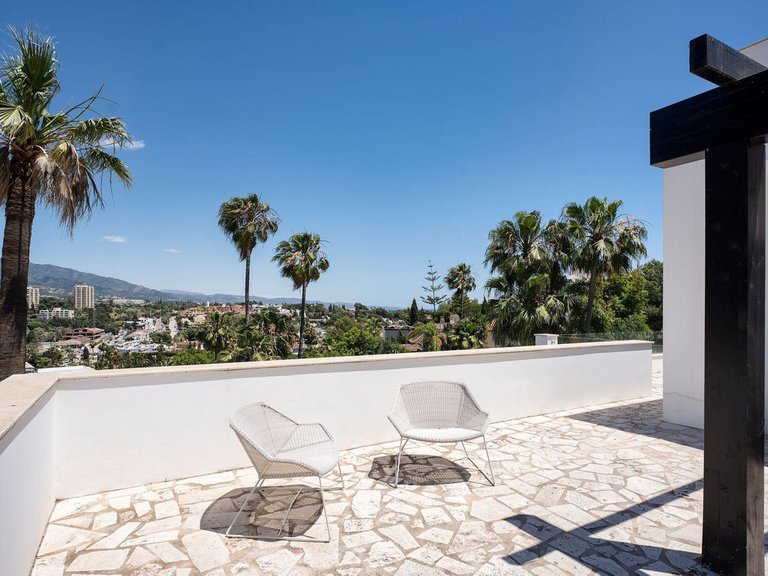 Villa for Sale in Nueva Andalucía, Malaga 31