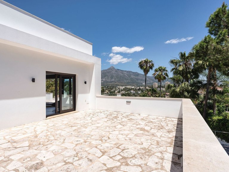 Villa for Sale in Nueva Andalucía, Malaga 33