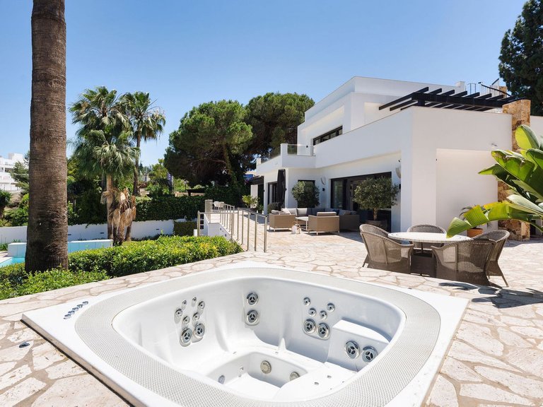 Villa for Sale in Nueva Andalucía, Malaga 35
