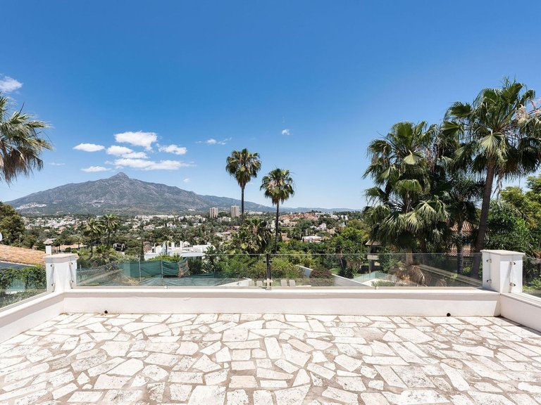 Villa for Sale in Nueva Andalucía, Malaga 37