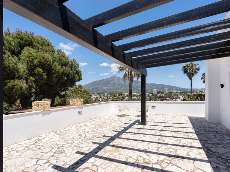Villa for Sale in Nueva Andalucía, Malaga 39