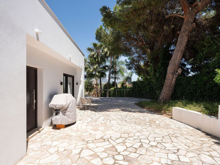 Villa for Sale in Nueva Andalucía, Malaga 40