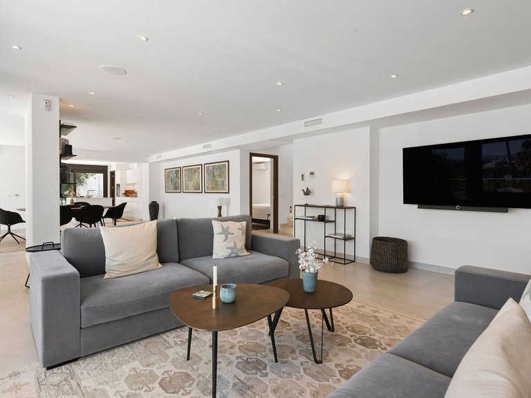 Villa for Sale in Nueva Andalucía, Malaga 9