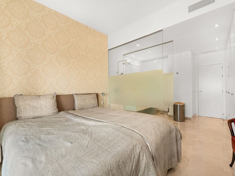 Apartment for Sale in El Paraiso, Malaga 10