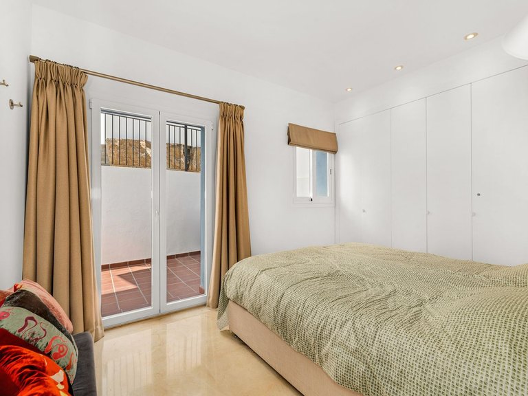 Apartment for Sale in El Paraiso, Malaga 14