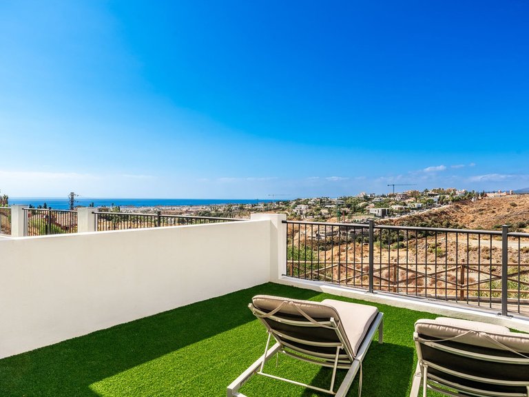 Apartment for Sale in El Paraiso, Malaga 7