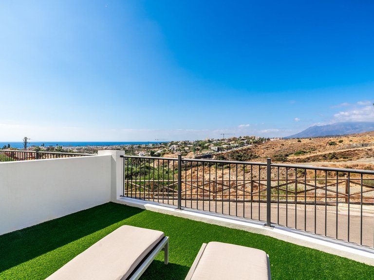 Apartment for Sale in El Paraiso, Malaga 9