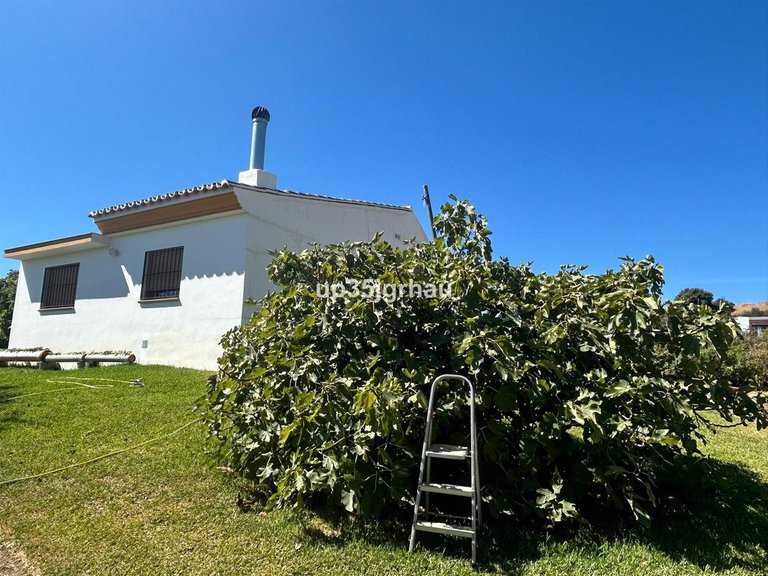 Villa for Sale in Estepona, Malaga 1