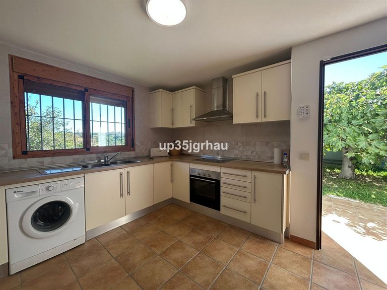 Villa for Sale in Estepona, Malaga 3