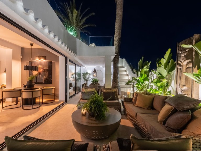 Villa for Sale in The Golden Mile, Malaga 14