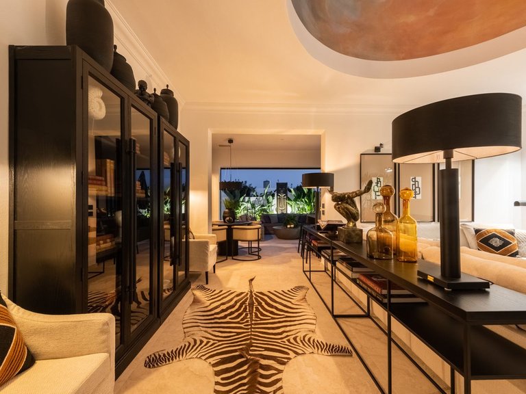 Villa for Sale in The Golden Mile, Malaga 21