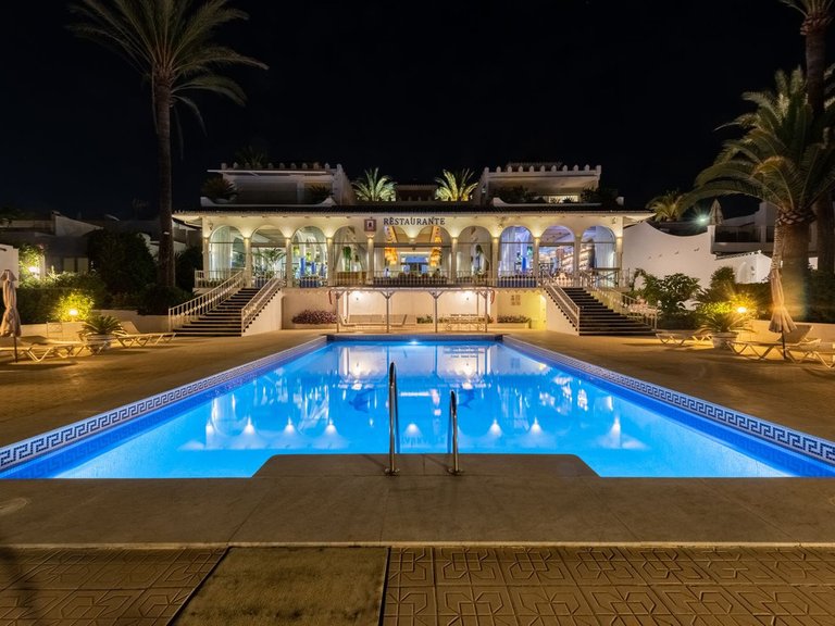 Villa for Sale in The Golden Mile, Malaga 28