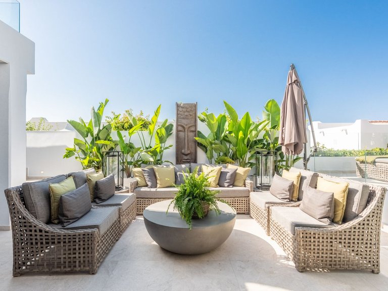 Villa for Sale in The Golden Mile, Malaga 3
