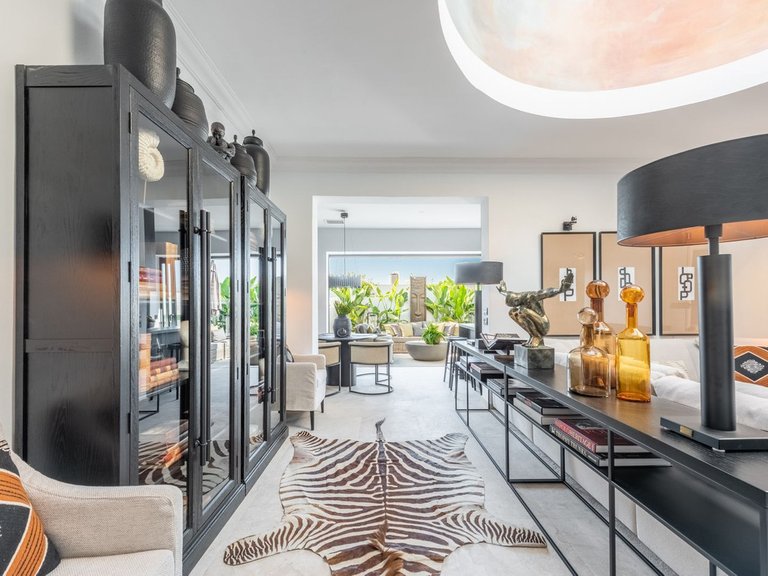 Villa for Sale in The Golden Mile, Malaga 6