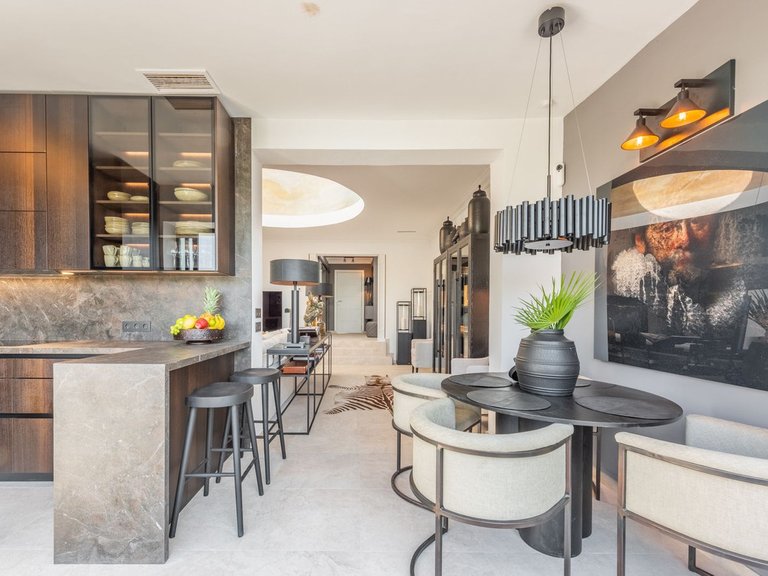 Villa for Sale in The Golden Mile, Malaga 8