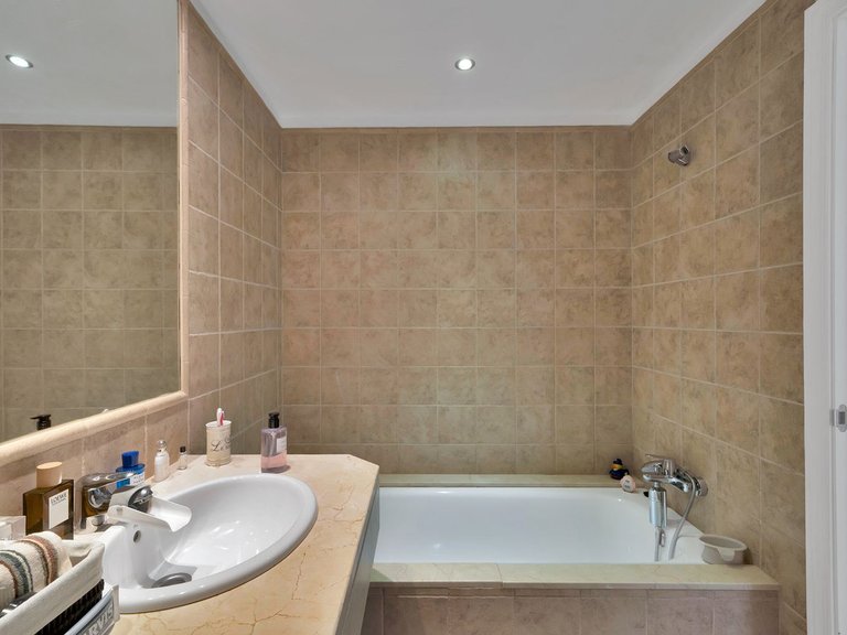 Apartment for Sale in Atalaya, Malaga 23