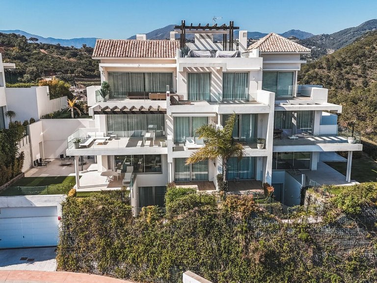 Apartment for Sale in Benahavís, Malaga 1