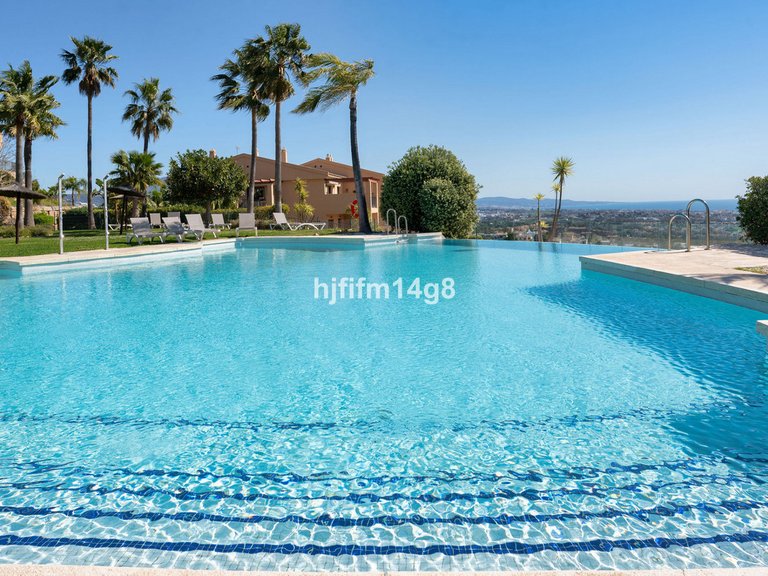 Apartment for Sale in Benahavís, Malaga 18