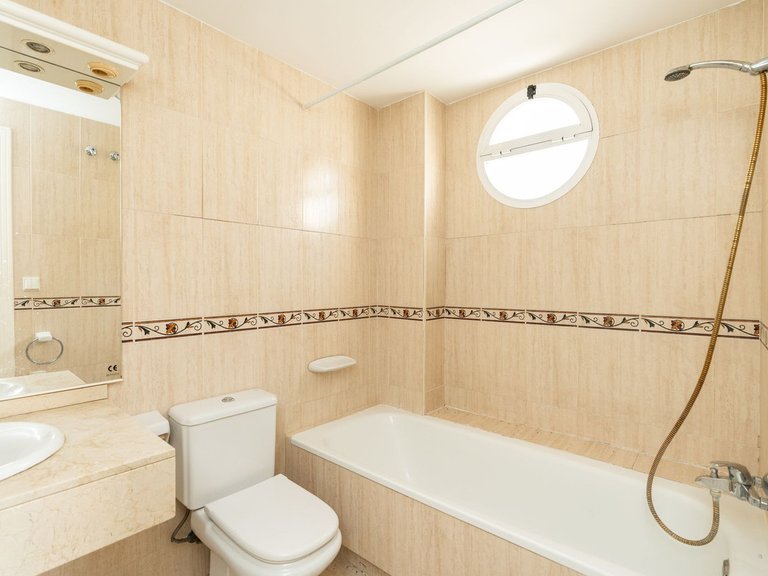 Apartment for Sale in Nueva Andalucía, Malaga 12