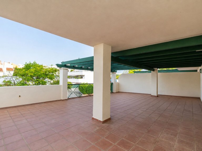 Apartment for Sale in Nueva Andalucía, Malaga 15