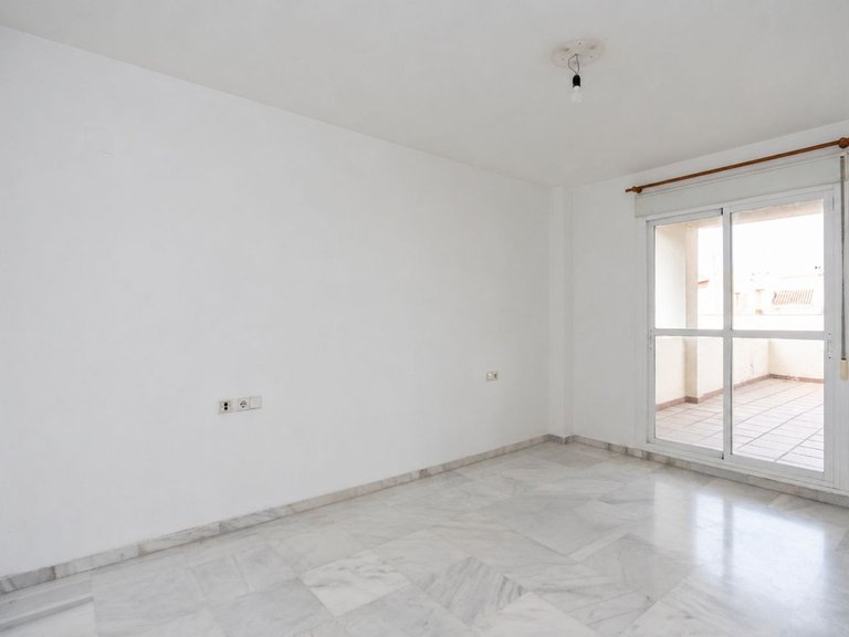 Apartment for Sale in Nueva Andalucía, Malaga 8