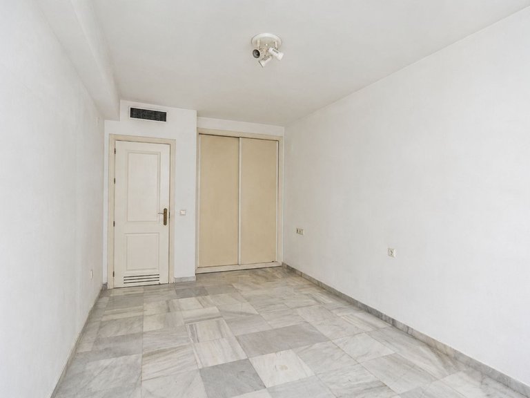 Apartment for Sale in Nueva Andalucía, Malaga 9