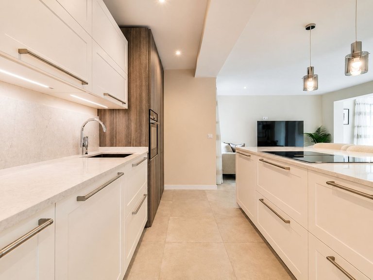 Apartment for Sale in El Paraiso, Malaga 3