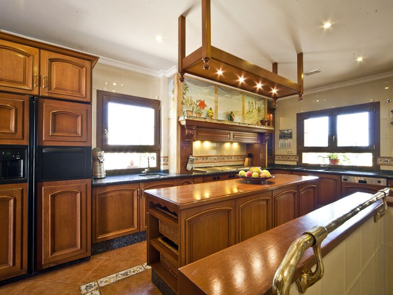 Villa for Sale in Nueva Andalucía, Malaga 12