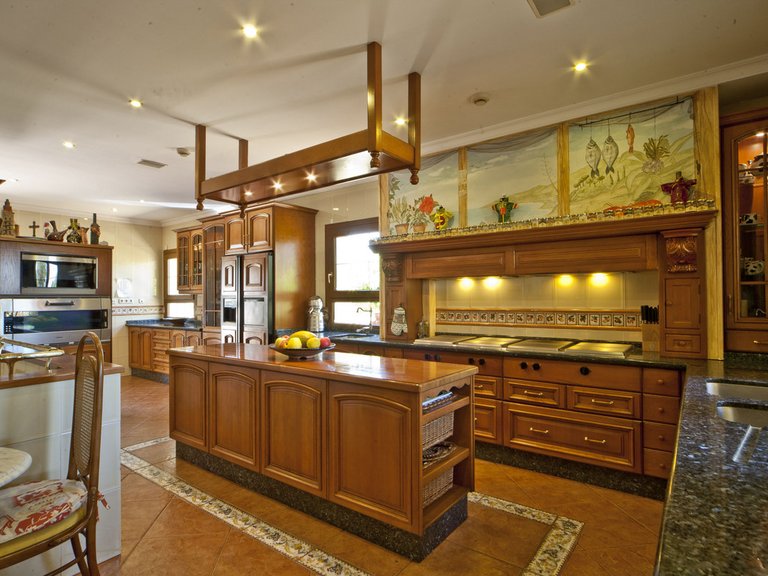 Villa for Sale in Nueva Andalucía, Malaga 13
