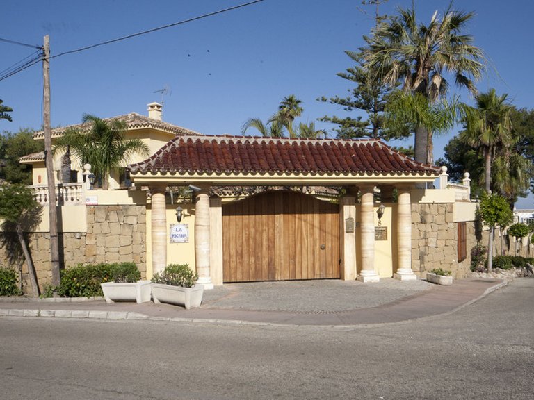 Villa for Sale in Nueva Andalucía, Malaga 14