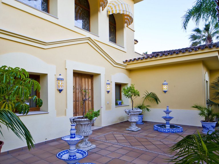 Villa for Sale in Nueva Andalucía, Malaga 15
