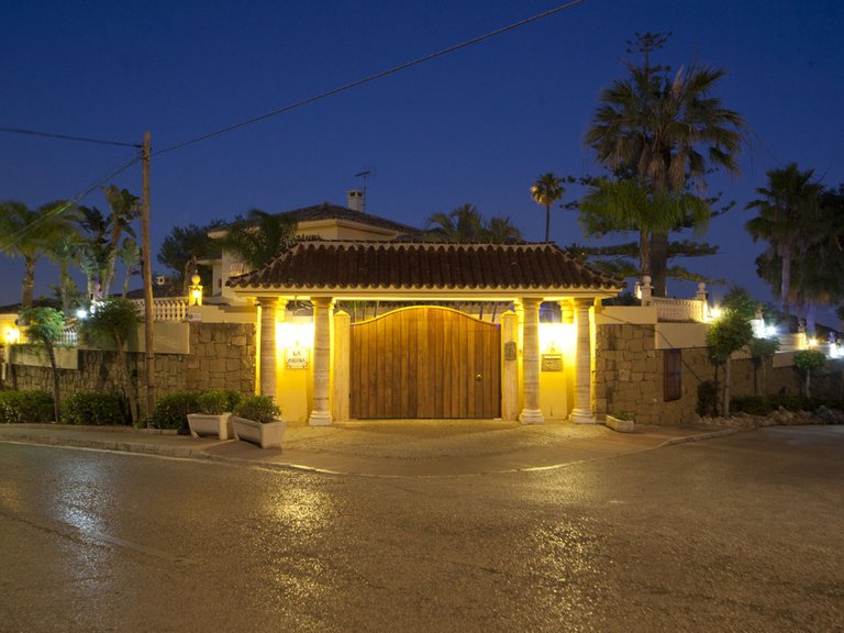 Villa for Sale in Nueva Andalucía, Malaga 19