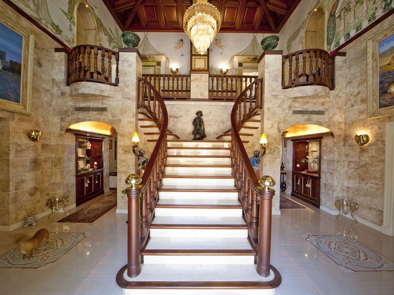 Villa for Sale in Nueva Andalucía, Malaga 2