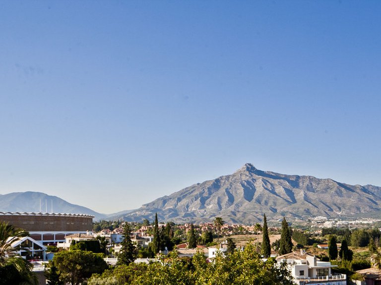 Villa for Sale in Nueva Andalucía, Malaga 21