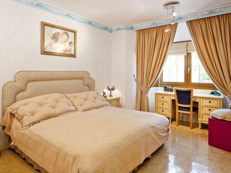 Villa for Sale in Nueva Andalucía, Malaga 25
