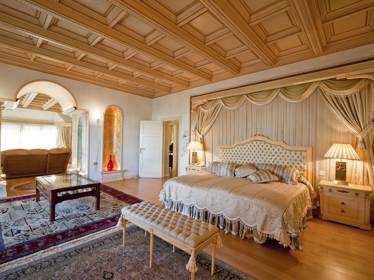 Villa for Sale in Nueva Andalucía, Malaga 30