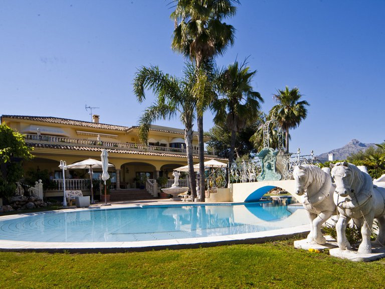Villa for Sale in Nueva Andalucía, Malaga 38