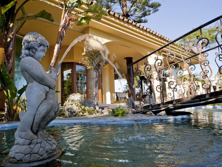 Villa for Sale in Nueva Andalucía, Malaga 39