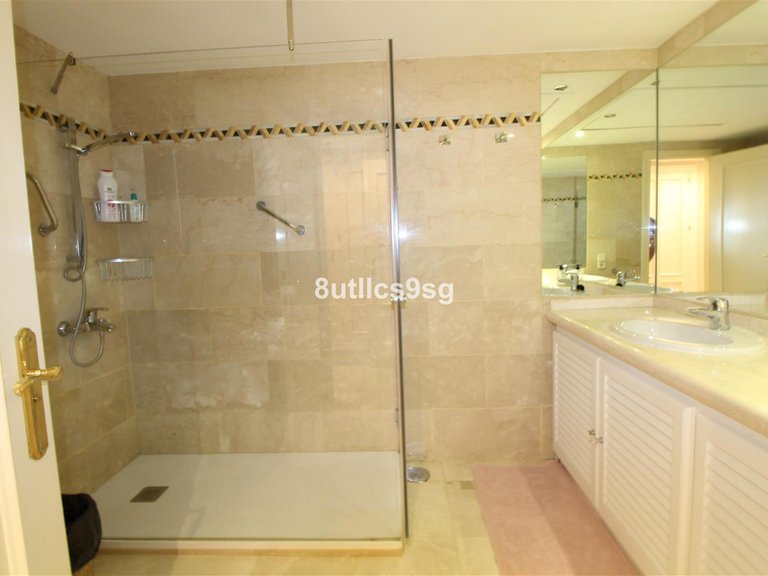 Apartment for Sale in Nueva Andalucía, Malaga 23
