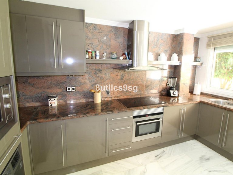 Apartment for Sale in Nueva Andalucía, Malaga 5