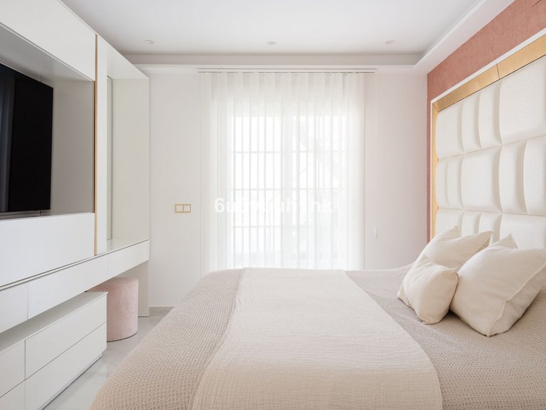 Villa for Sale in La Mairena, Malaga 16