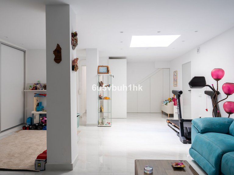 Villa for Sale in La Mairena, Malaga 32
