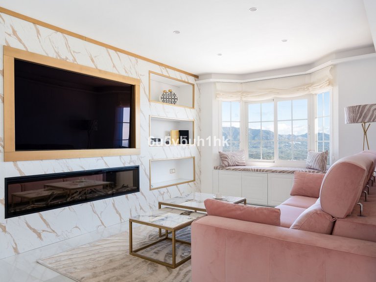 Villa for Sale in La Mairena, Malaga 4