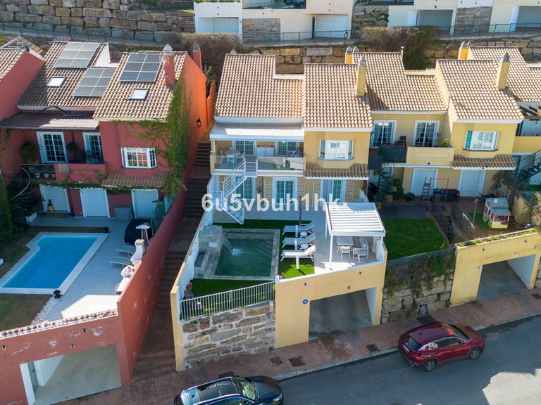 Villa for Sale in La Mairena, Malaga 44